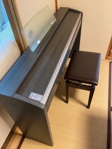 電子ピアノ　Privia