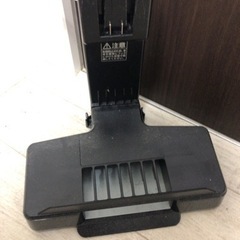 【お値下げしました】アイリスオーヤマ コードレス 充電式サイクロンスティッククリーナー モップスタンド付き SCD-120P-W ホワイトの画像