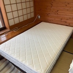 ダブルベッドとセミダブルベット差し上げます