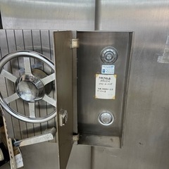 おしゃれな金庫の扉　ステンレスの画像