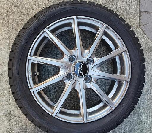 スタッドレスタイヤ、165/55R15 (りゅう) 滝野川一丁目のタイヤ