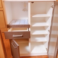 食器棚　コンセント付き　値下げしましたの画像