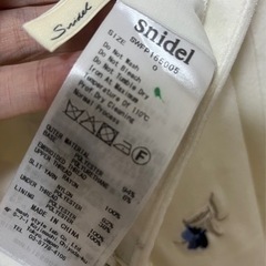 snidelベロアパンツの画像
