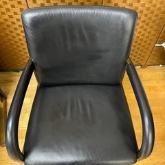 N515★匠工芸★飛騨家具★黒本革アームチェア★ブラウン色★幅560ｍｍ