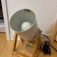 ニトリ　テーブルランプテアトル