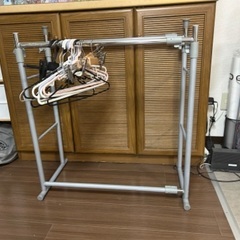 高さ1.2メートル長さ2メートルの二列物干しハンガー