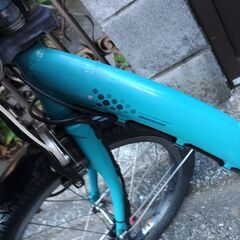 241🔴安心の無料保証；点検サービス付き🟢バカ良心的な中古電動自転車屋です。  🔵土日もお子様と土足のまま、いろいろなタイプのご試乗が可能です。  🌕️２０インチ、チャイルドシート、３人乗り、２人乗り、１人乗り、電動アシスト自転車  🔴バッテリーは、新品の９０％以上の性能を保持していて、コンディション良好です。  🟢１回の充電で３０ｋｍ以上の走行が可能です。山手線を半周するくらい走行可能です。  🌕️オプション無料。後ろチャイルドシートをかごに変更して１人乗りに変更も可能です。  🟣２０イの画像