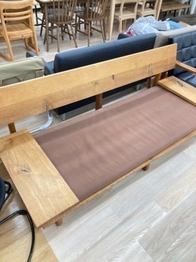 飛騨産業(ひださんぎょう)の３人掛けソファのご紹介です。