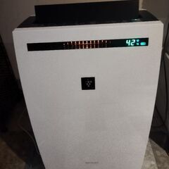 【美品】2022年製シャープ 除湿機 兼 加湿空気清浄機 プラズマクラスター 7000 スタンダード 18畳 / 空気清浄 32畳 ホワイト KC-HD70-W