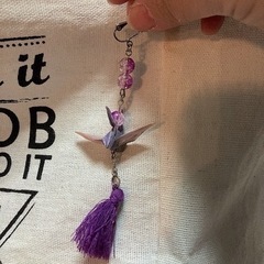 折り鶴のイヤリング ※左右非対称のイヤリングの画像