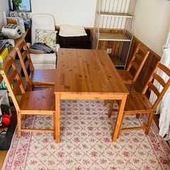 4人掛けダイニングテーブル&イスの画像