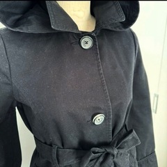 【150サイズ】GapKids 150サイズ フード付き黒トレンチコート　ギャップの画像