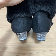 20cm キッズ 女の子 光る ショートブーツ 黒色 ファー ヒール スエード ブーティの画像