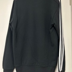 新品タグ付き！アディダス　トレーナーの画像