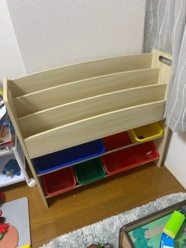 本棚　おもちゃ箱