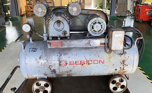 エアーコンプレッサー（1035）