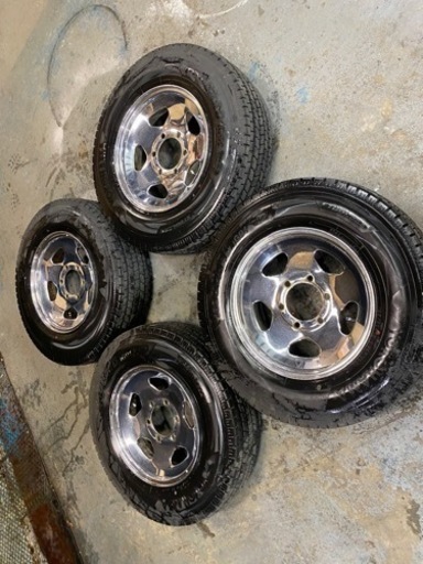 ハイエース、キャラバンに！139.7/6穴！2022年製スタッドレスLTタイヤ！バリ溝！