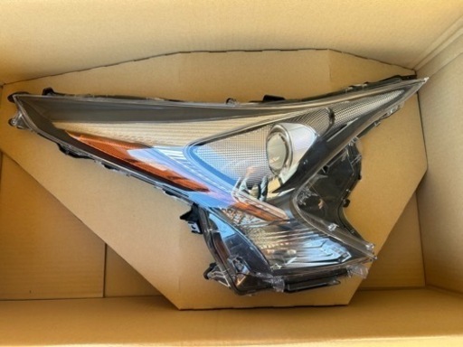 プリウス50 ZVW50 ヘッドライト右側