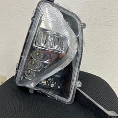 50プリウス　ZVW50 フォグランプ右側
