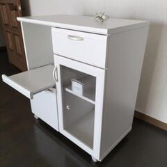 キッチン収納棚の画像