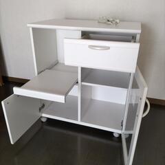 キッチン収納棚の画像