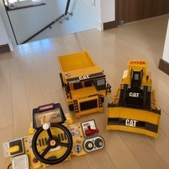 ダンプカー、ブルドーザーなどのおもちゃ