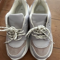 新品のスニーカーの画像
