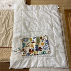 ベビー布団カバーセット右側、左側カバー無しの画像