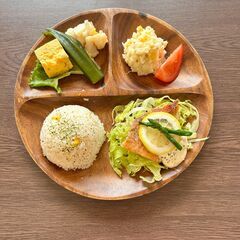 お洒落に盛り付ける簡単な調理の仕事です。の画像