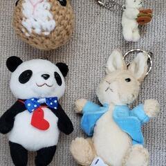 ピーターラビットと手作り感あるうさぎの可愛いキーホルダー他