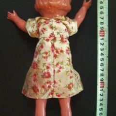 戦前1930年代セルロイド遺産「青い目の女の子人形」存在感のあるベストなサイズ戦前らしいリアルな顔立ちが魅力的です◎の画像