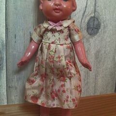 戦前1930年代セルロイド遺産「青い目の女の子人形」存在感のあるベストなサイズ戦前らしいリアルな顔立ちが魅力的です◎の画像