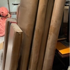 解体店舗のソファ