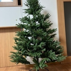 クリスマスツリーとオーナメント