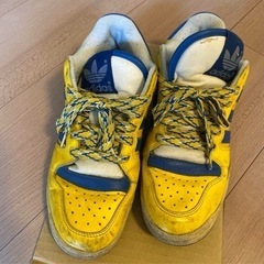 adidas スニーカー　イエロー