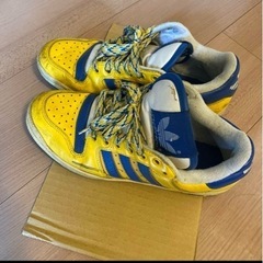 adidas スニーカー　イエローの画像