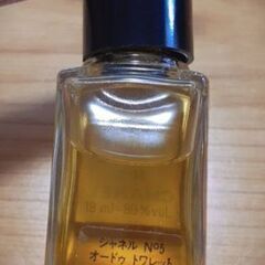 CHANEL(シャネル) No.5  オードゥ  トワレット 19ml 香水の画像