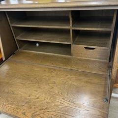 J3133 値引きしました！ 富谷 神戸家具 ヴィンテージ家具 クラシック家具 オーダーメイド家具 アンティーク調 ライティングデスク ビューロー  ライティングビューロー レトロ家具  和モダン家具 クリーニング済み 【リユースのサカイ柏店】の画像