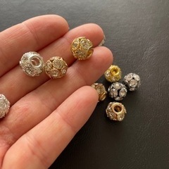 アクセサリーパーツの梱包内職の画像