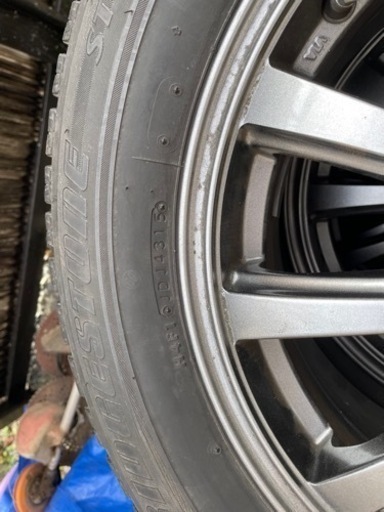 スタッドレスタイヤ　215 /60R16 年末には処分予定です?