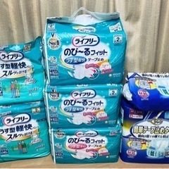 大人用オムツ（開封済み未使用品も含む）、おしり拭きの画像