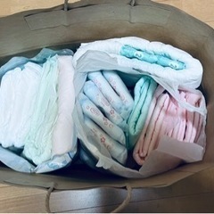 大人用オムツ（開封済み未使用品も含む）、おしり拭きの画像