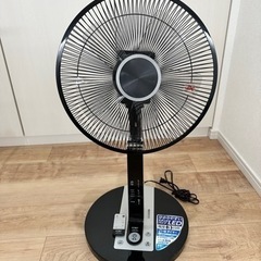 扇風機、収納ボックスの画像