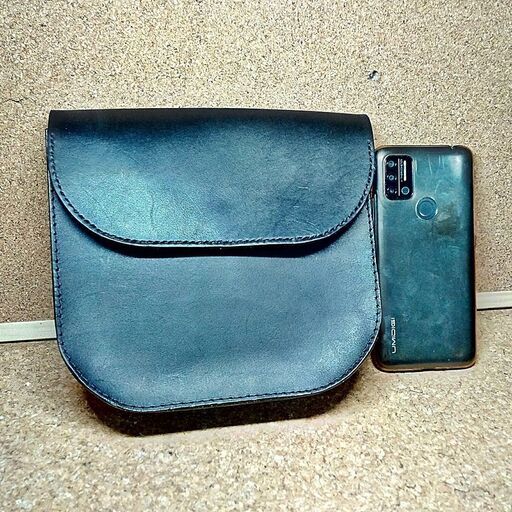 クロスボディバッグ 本革 ヌメ革 サドルレザー ブラック PWCBB2