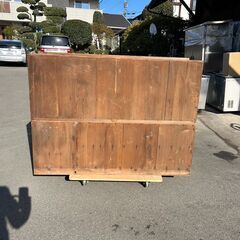 古い収納家具の画像