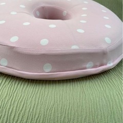 ピンク色ドット柄　円座クッションの画像