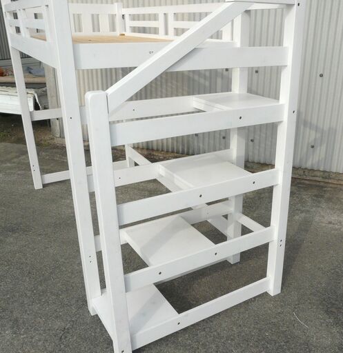 取引先決定?　組み立?設置?無料配達します?美品?超かわいい白いロフトベッド　階段付　木製　柱も太目でしっかりした造り！