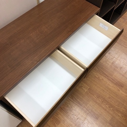ブラウンカラーの３段ローチェストお売りします！