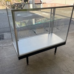 ガラス　ショーケース　縦95x横90x奥行45cm