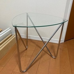 NOCEのガラステーブル